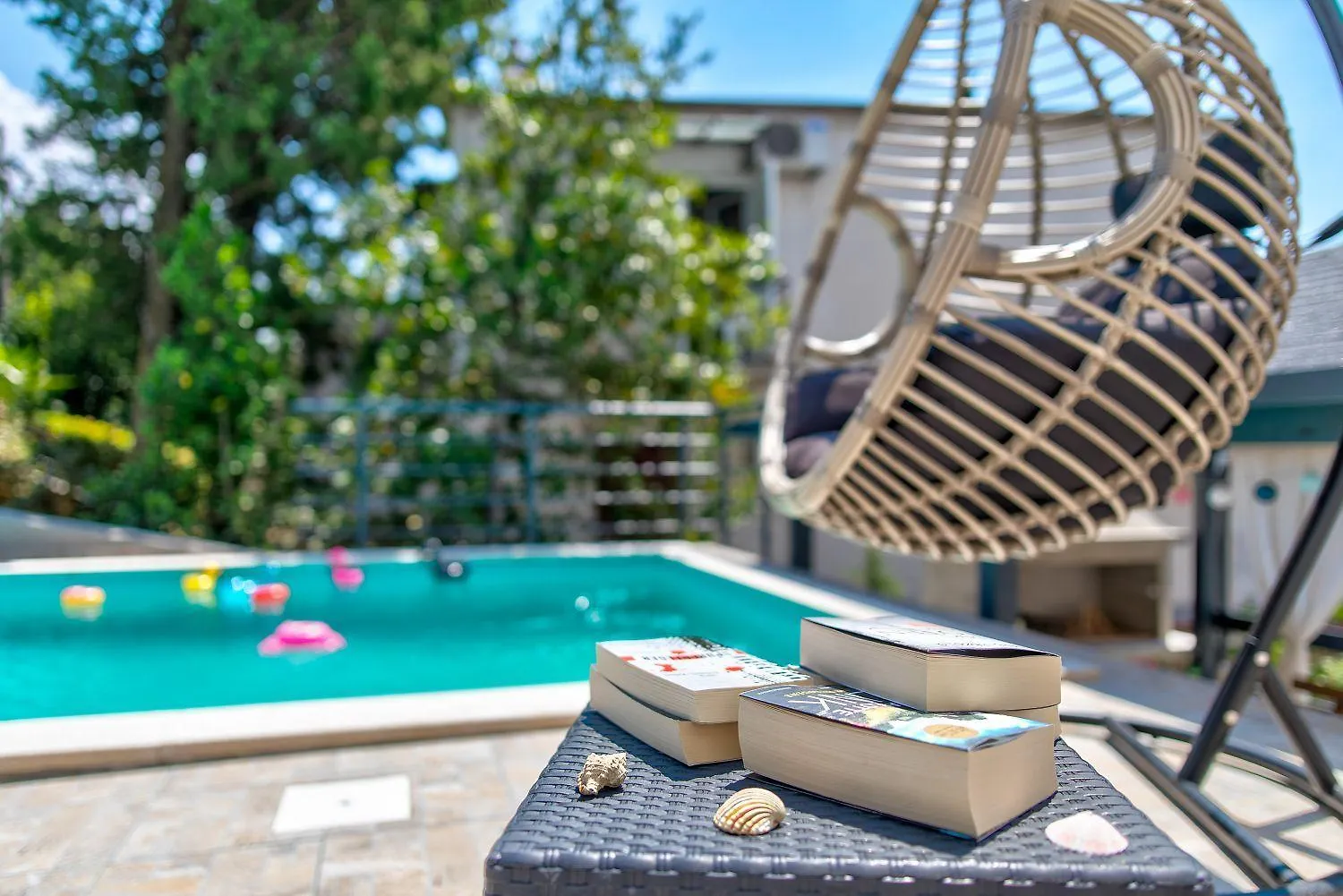 Modernes Apartment Nur 150 Meter Zum Strand Mit Pool, Jacuzzi, Meerblick, Billard Dramalj
