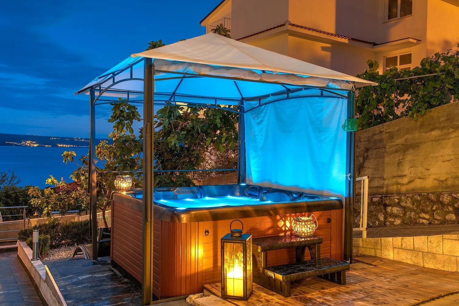 Modernes Apartment Nur 150 Meter Zum Strand Mit Pool, Jacuzzi, Meerblick, Billard Dramalj