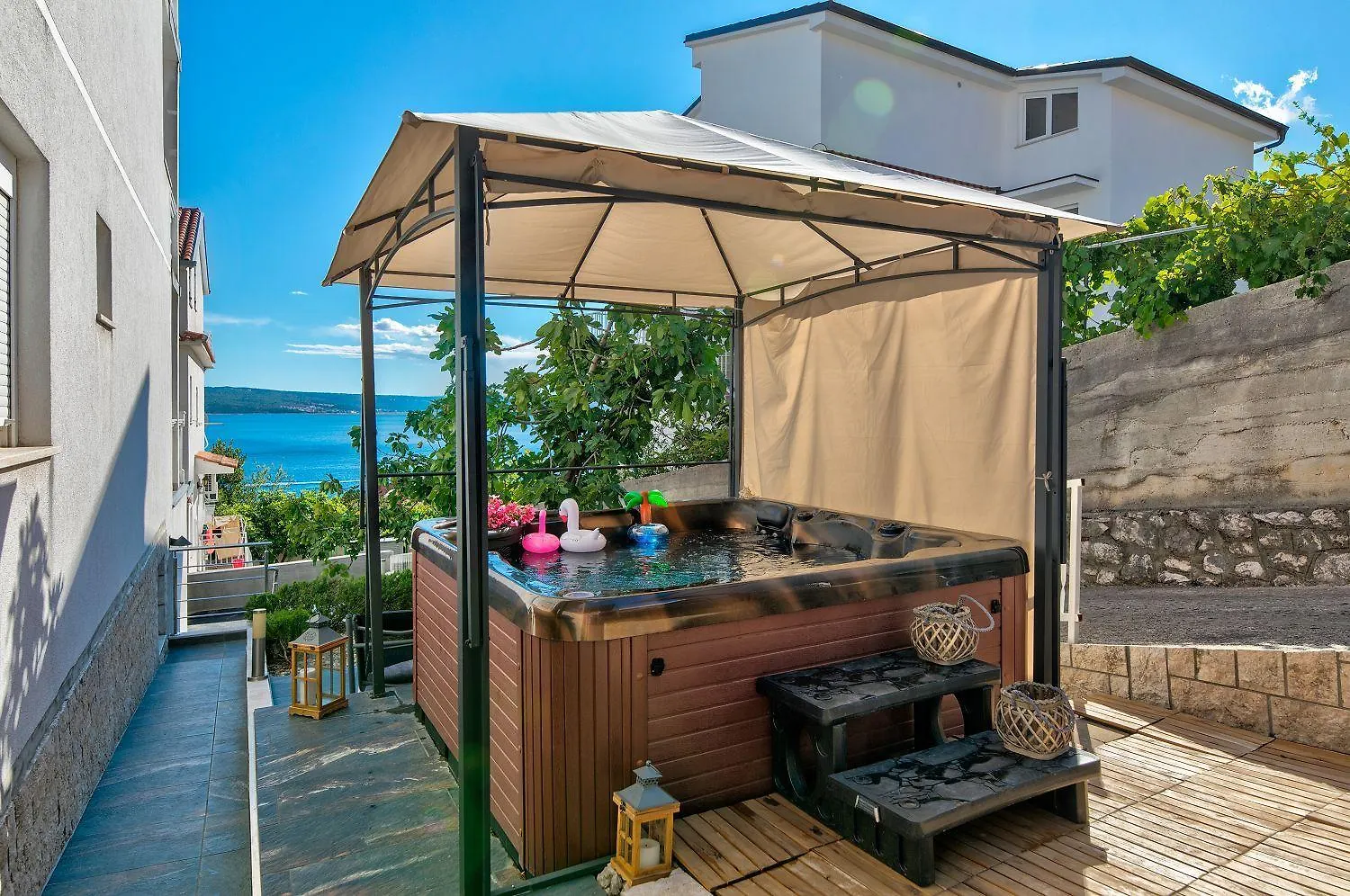 Modernes Apartment Nur 150 Meter Zum Strand Mit Pool, Jacuzzi, Meerblick, Billard Dramalj