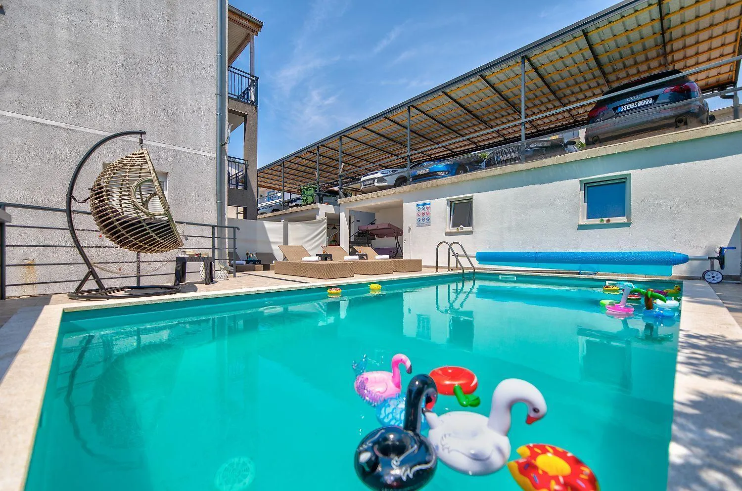 Modernes Apartment Nur 150 Meter Zum Strand Mit Pool, Jacuzzi, Meerblick, Billard Dramalj