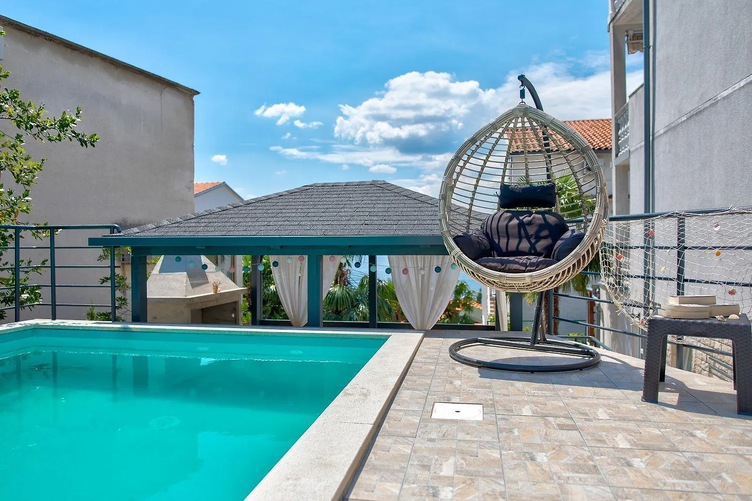 Modernes Apartment Nur 150 Meter Zum Strand Mit Pool, Jacuzzi, Meerblick, Billard Dramalj