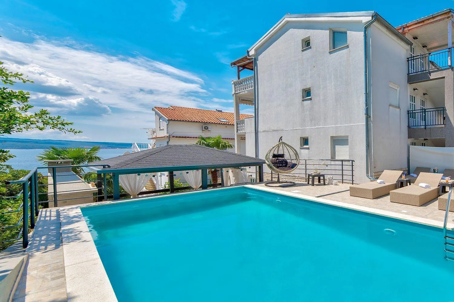 Modernes Apartment Nur 150 Meter Zum Strand Mit Pool, Jacuzzi, Meerblick, Billard Dramalj
